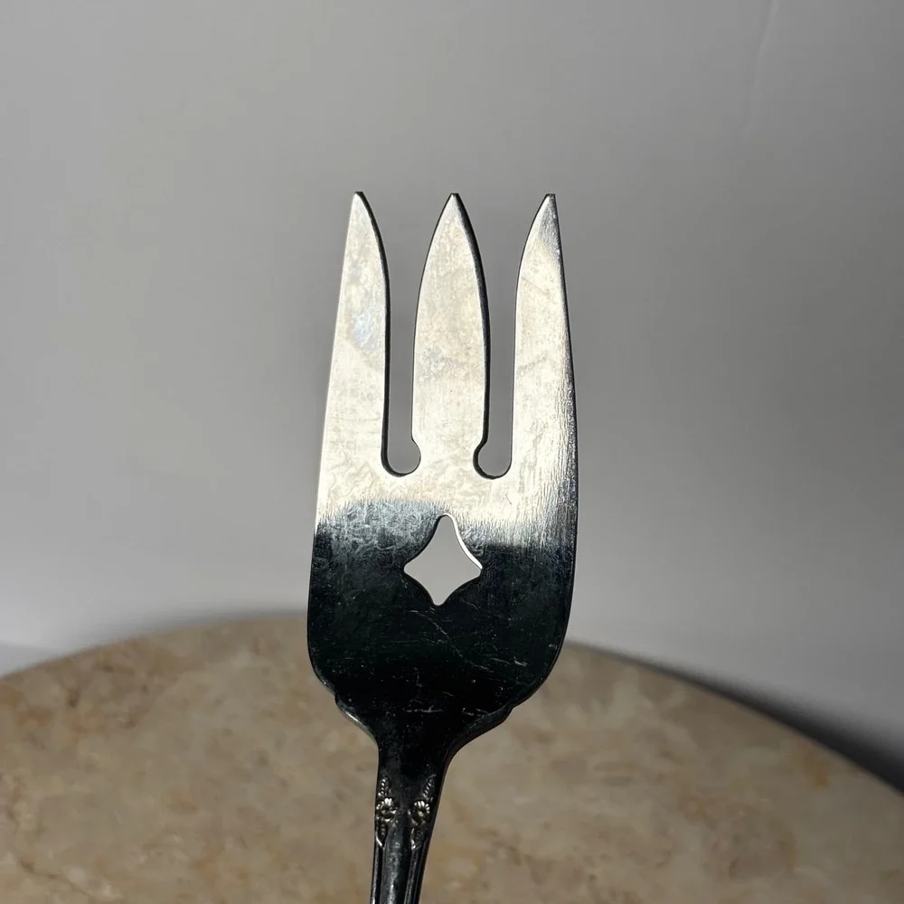 Vintage‎ Oneida Chateau Salad Serving Fork Ornate Floral Handle Diamond Cutout